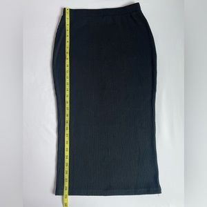 Black ribbed knit skirt
